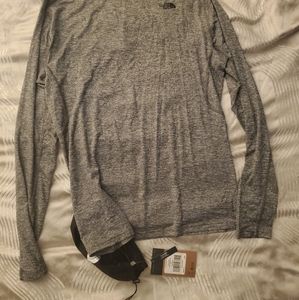 NWT Northface M base layer gray